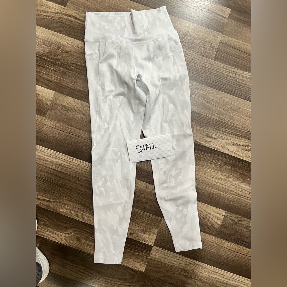 Buffbunny snow leopard leggings size small